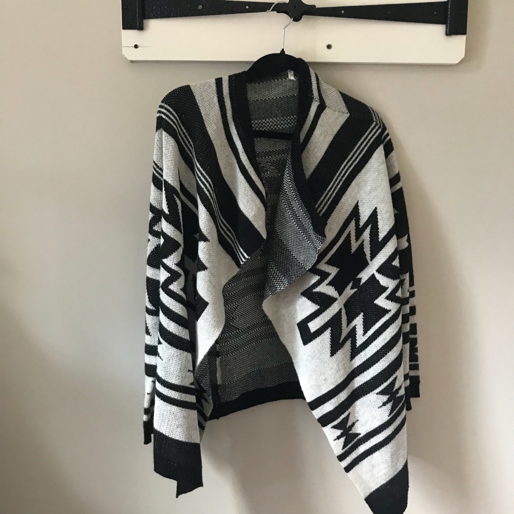 Boutique Fall B&W Aztec Cardigan